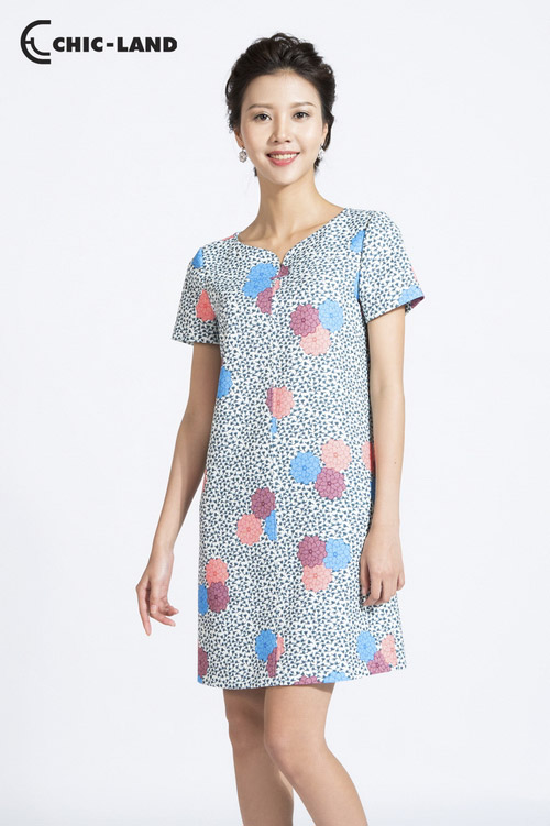 Hàng hiệu giảm giá sốc hút khách công sở - 1