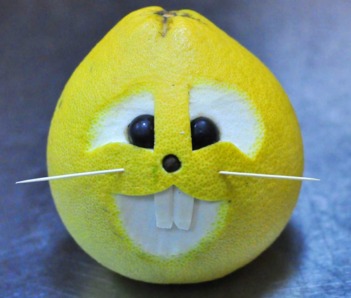 Tạo hình thỏ đáng yêu từ bưởi cho bé dịp Tết Trung thu - 7