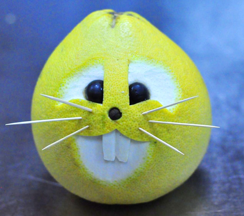 Tạo hình thỏ đáng yêu từ bưởi cho bé dịp Tết Trung thu - 8