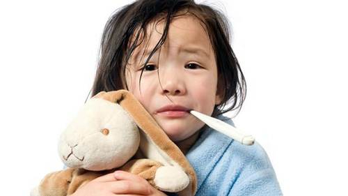 “Giật mình” với 10 hiểu lầm về sốt ở trẻ em - 1