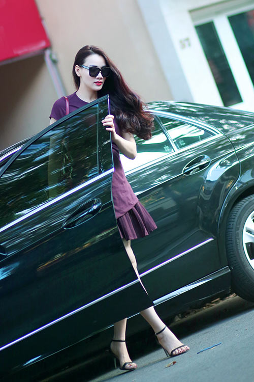 Trang Nhung lái xế sang đi hẹn hò HH Thu Hoài - 4