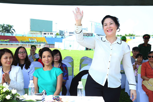 Mỹ Linh, Hồng Vân thách đấu xem ai giặt sạch hơn - 2