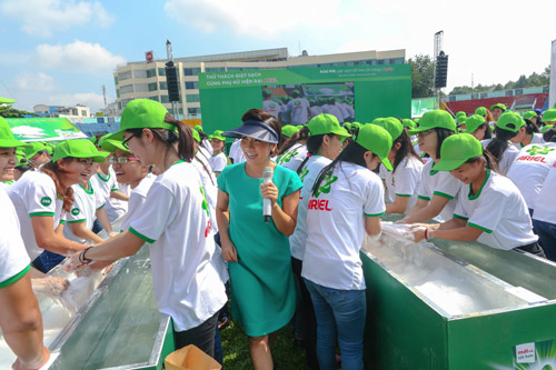 Mỹ Linh, Hồng Vân thách đấu xem ai giặt sạch hơn - 4