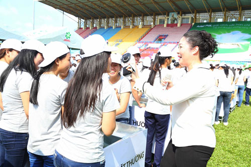 Mỹ Linh, Hồng Vân thách đấu xem ai giặt sạch hơn - 5