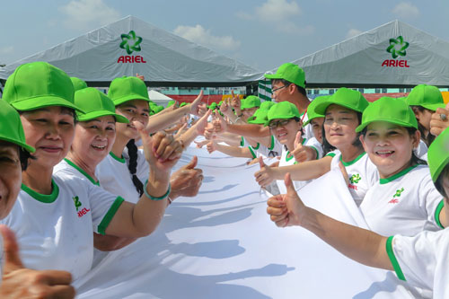 Mỹ Linh, Hồng Vân thách đấu xem ai giặt sạch hơn - 6