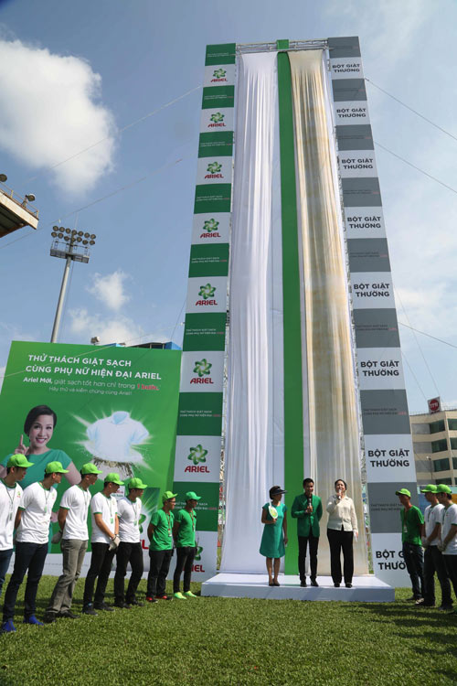 Mỹ Linh, Hồng Vân thách đấu xem ai giặt sạch hơn - 7