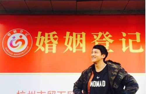 Lộ diện bạn gái lâu năm của quot;nam thầnquot; Hà Nhuận Đông - 4