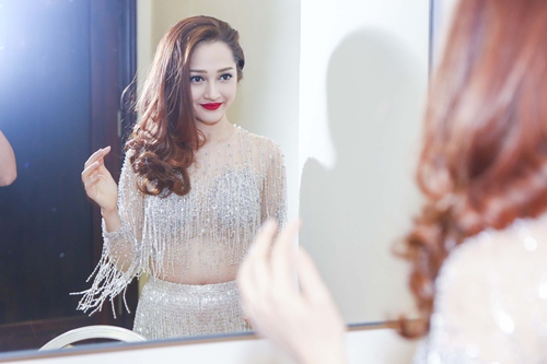Bảo Anh khoe thân hình bốc lửa trên sân khấu - 4