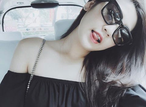 Quang Lê lại quot;quênquot; mũ bảo hiểm khi đi xe máy - 4