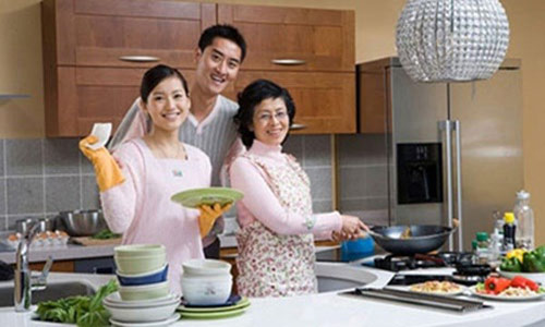 Câu nói của con trai khiến mẹ chồng phải hối hận - 2