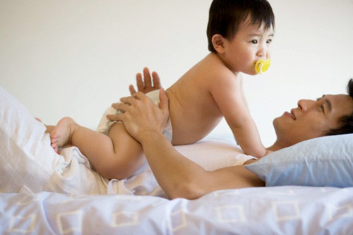 Mẹo cai núm vú giả cho bé cực “nhạy” - 1