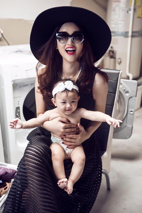 Maya đẹp mặn mà bên con gái đầu lòng 7 tháng tuổi - 13