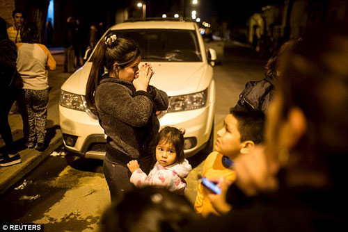 Dân Chile hốt hoảng đổ ra đường sau động đất 8,3 độ richter - 3