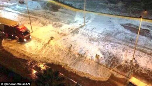 Dân Chile hốt hoảng đổ ra đường sau động đất 8,3 độ richter - 1