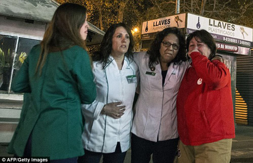 Dân Chile hốt hoảng đổ ra đường sau động đất 8,3 độ richter - 8