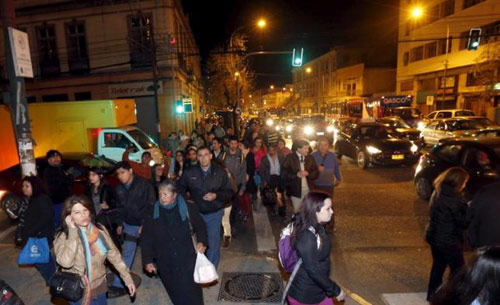 Dân Chile hốt hoảng đổ ra đường sau động đất 8,3 độ richter - 9