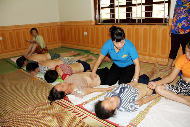 Tạm đình chỉ cơ sở của “Cô Phú Bồ tát” để điều tra - 2