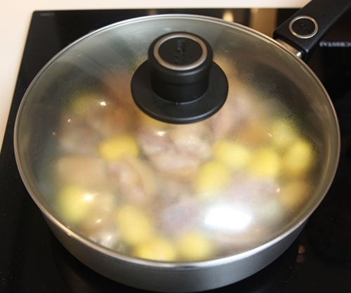 Thịt gà om hạt dẻ thơm ngon, ấm nóng - 6