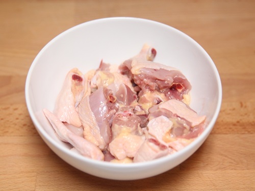 Thịt gà om hạt dẻ thơm ngon, ấm nóng - 2