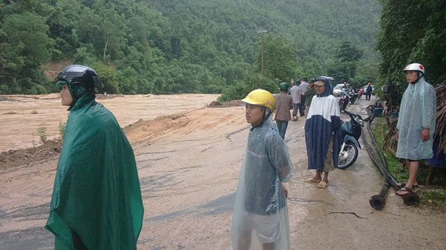 Thanh Hóa: Một huyện bị cô lập do mưa lớn - 10
