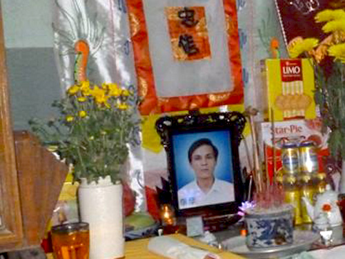 Cha qua đời, hai con có nguy cơ thất học - 1