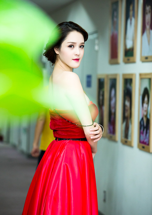 Hồng Quế lộng lẫy quot;át víaquot; hoa hậu Kỳ Duyên - 17