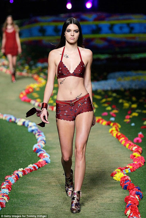 19 tuổi, Kendall Jenner lọt top người mẫu giàu nhất thế giới - 2