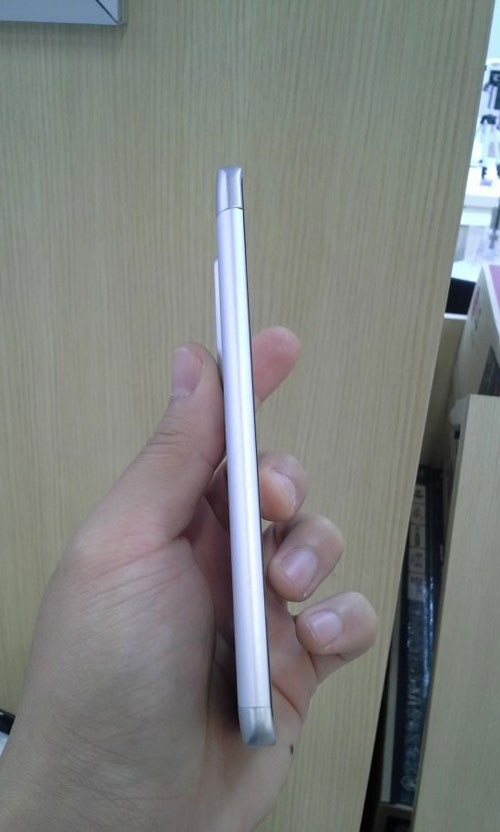 Phablet 5,7 inch của LG lộ cấu hình, ảnh thực tế - 4