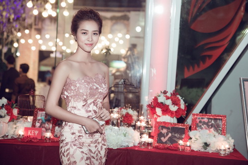 Diệp Bảo Ngọc, Á khôi Phương Thảo gợi cảm dự tiệc - 1