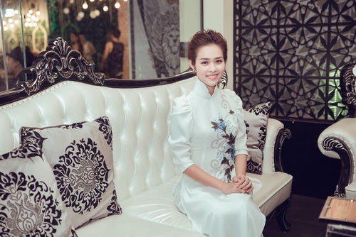 Diệp Bảo Ngọc, Á khôi Phương Thảo gợi cảm dự tiệc - 5