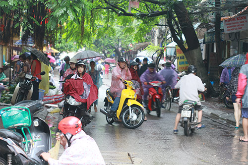 Ảnh: Hà Nội lại ngập trong biển nước sau cơn mưa lớn - 10