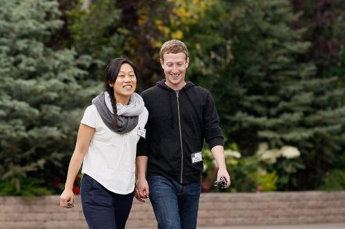 Những bất ngờ trong đời sống riêng tư của CEO Facebook - 1