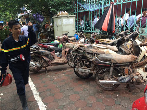Sập nhà cổ 107 Trần Hưng Đạo: Thêm một người tử vong tại hiện trường - 17