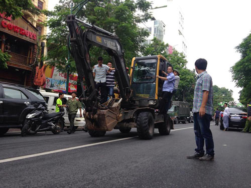 Sập nhà cổ 107 Trần Hưng Đạo: Thêm một người tử vong tại hiện trường - 11