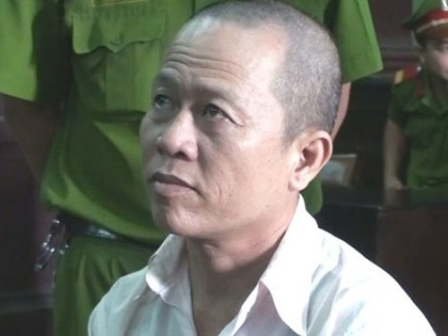 Cha đào hố chôn mẹ, 3 con xin giảm án - 1