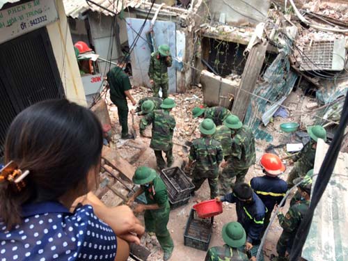 Hiện trường đổ nát vụ sập nhà cổ ở Trần Hưng Đạo - 3