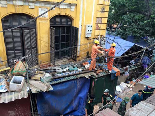 Hiện trường đổ nát vụ sập nhà cổ ở Trần Hưng Đạo - 8