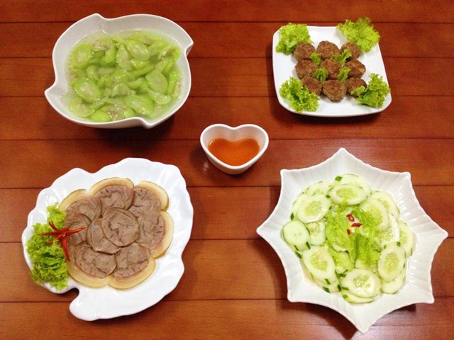 Cả nhà đều mê bữa cơm chiều hấp dẫn - 1