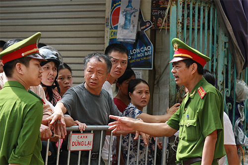 50 người dân chuyển nhà sau sự cố sập biệt thự - 14