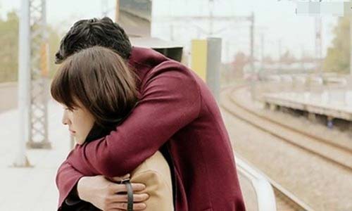 Giây phút hối hận kịp thời của người chồng tệ bạc - 1