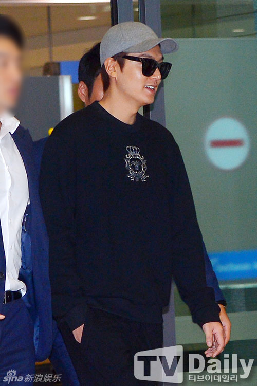 Lee Min Ho tươi rói sau tin đồn chia tay Suzy - 1