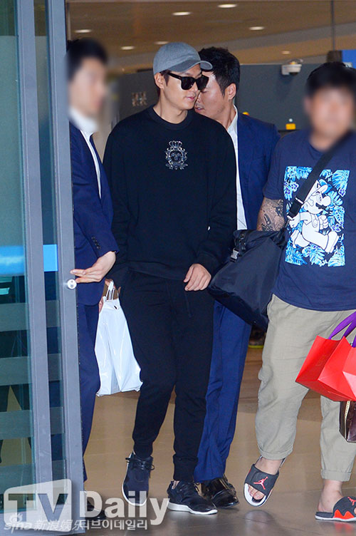Lee Min Ho tươi rói sau tin đồn chia tay Suzy - 2