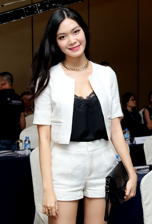 HH Thùy Dung xinh đẹp quot;tròn trịaquot; bên Hứa Vỹ Văn - 8