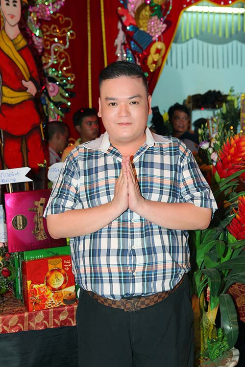 Trương Hải Vân diện áo dài đi cúng Tổ nghề - 12