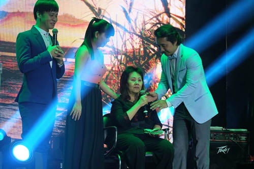 Mr Đàm cùng Duyên Anh Idol giúp đỡ nghệ sĩ Hoàng Lan - 1