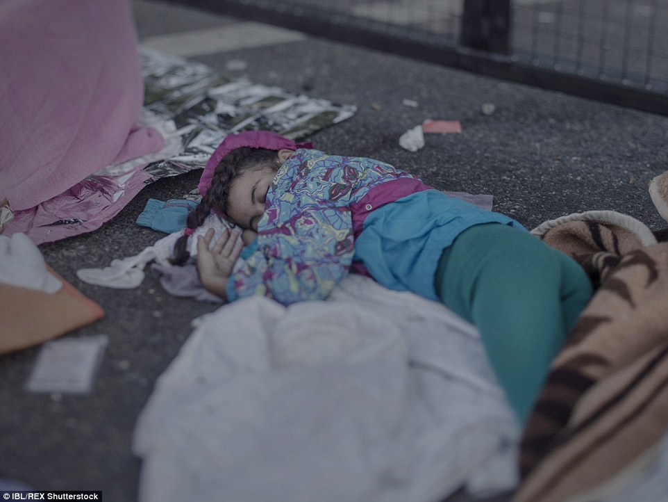 Xót thương cảnh #039;màn trời chiếu đất#039; của trẻ tị nạn Syria - 8