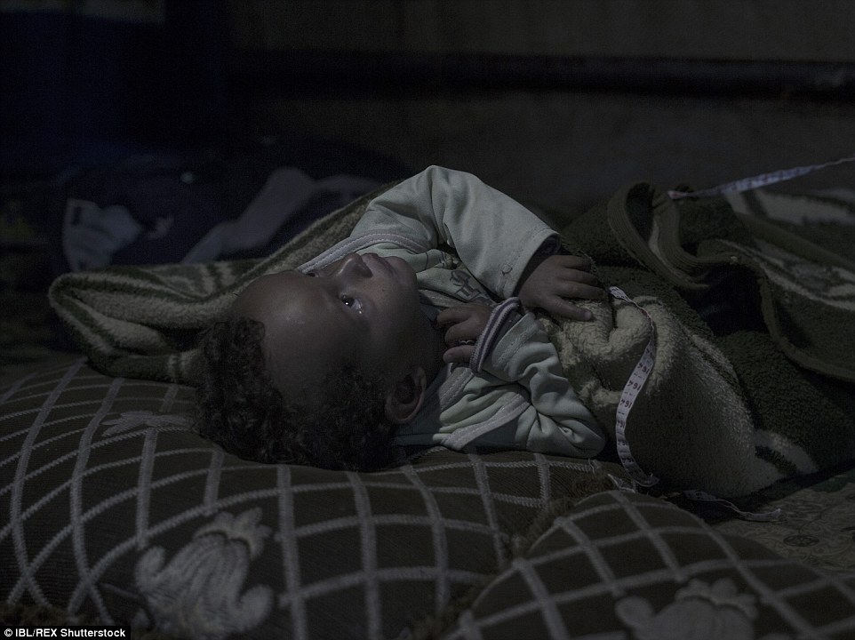 Xót thương cảnh #039;màn trời chiếu đất#039; của trẻ tị nạn Syria - 9