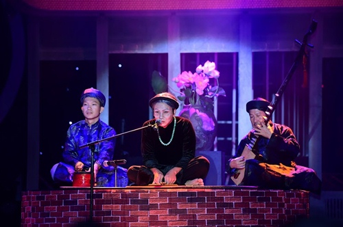Bạch Công Khanh già nua bất ngờ, Hòa Minzy gây cười vì quá điệu - 3