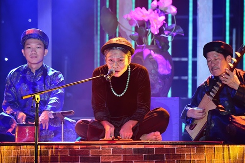 Bạch Công Khanh già nua bất ngờ, Hòa Minzy gây cười vì quá điệu - 4