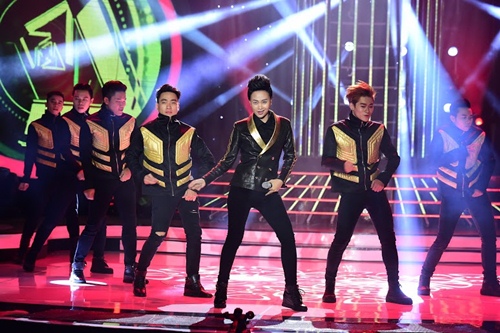 Bạch Công Khanh già nua bất ngờ, Hòa Minzy gây cười vì quá điệu - 12